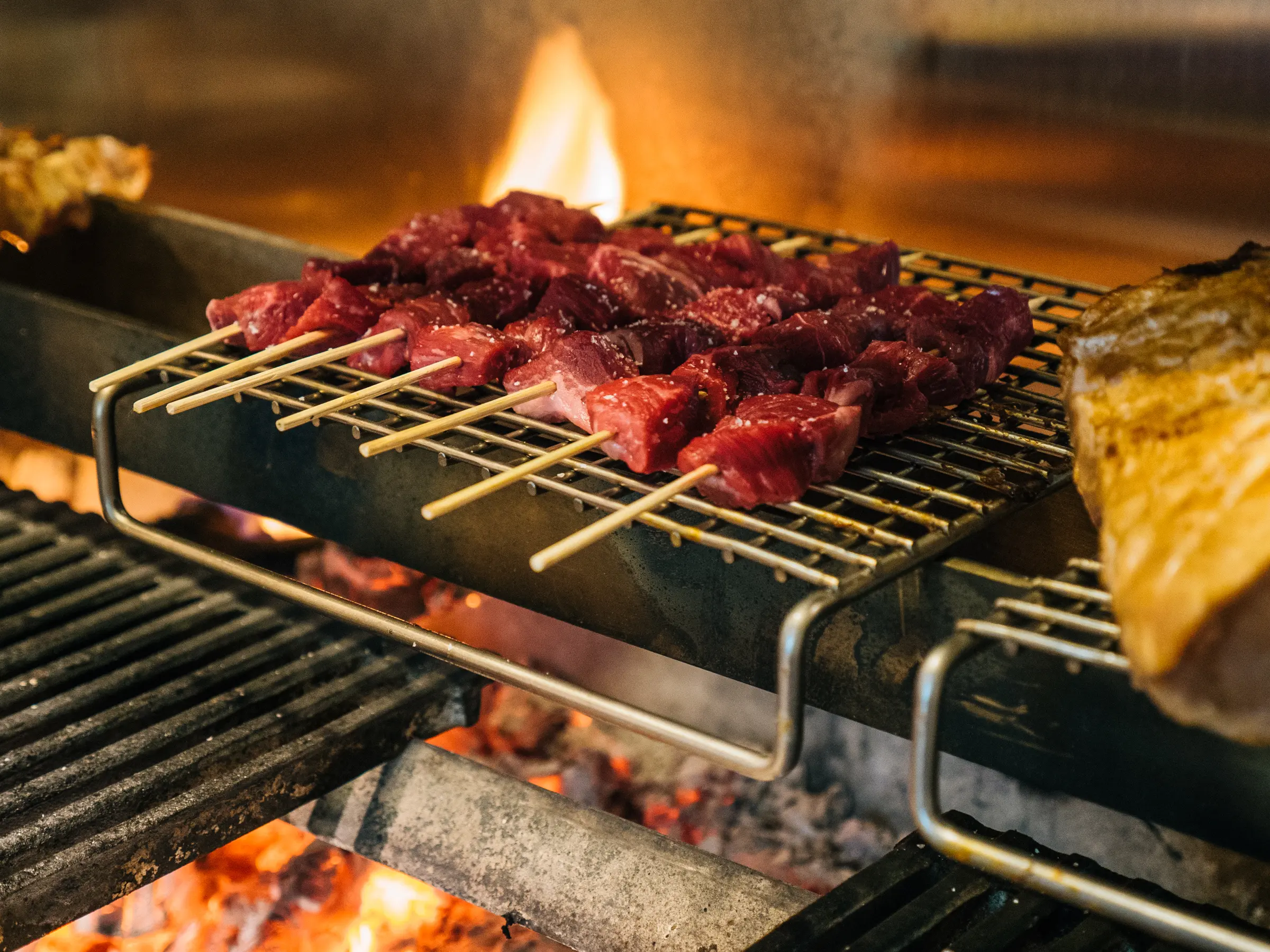 Satay rack for charbroiler